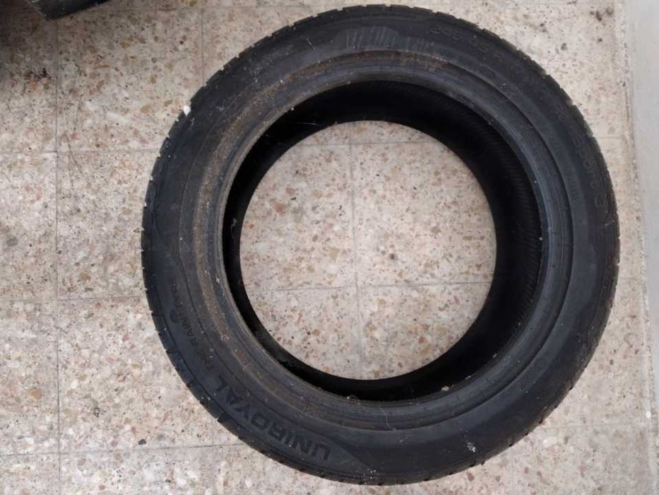 PNEU 245/45 R17 UNIROYAL com 180Kms