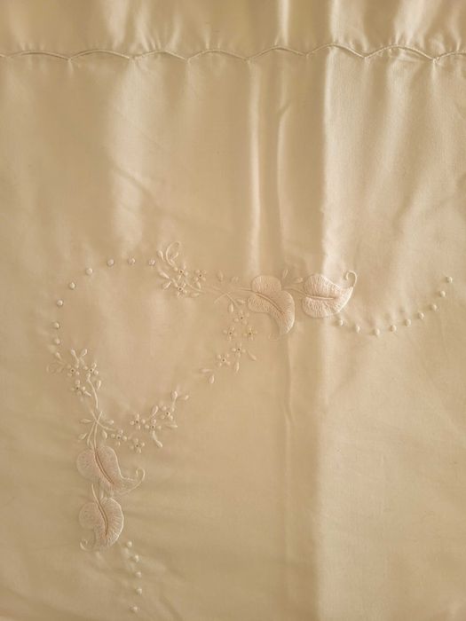 Pink-Toned Sheet Set with Pillowcases – Embroidery by Candidinha