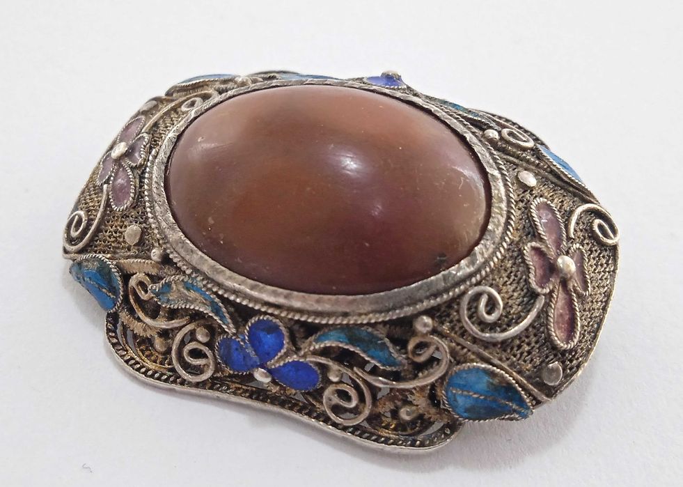 Srebrna broszka z jadeitem i emalią - chinka