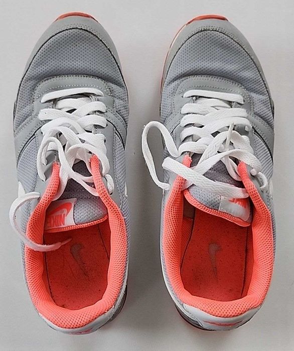 Продам яскраві кросівки Nike, розмір 40