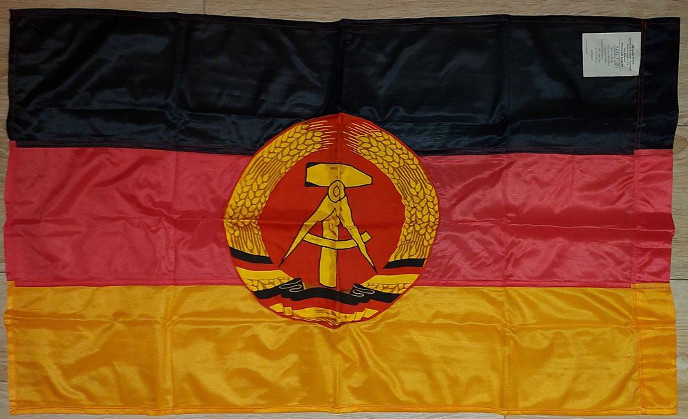 Flaga NRD 60x100cm nowa metka oryginał z epoki PRL