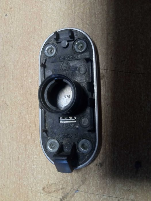 Ford c-max 2007 - 2010 emblemat titanium