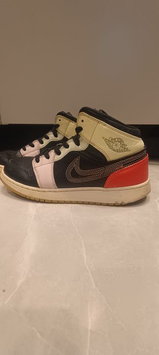Nike air Jordan 1 mid glow in the dark