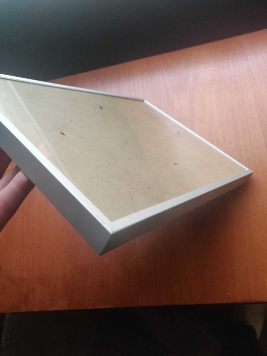 Moldura com aro metalico