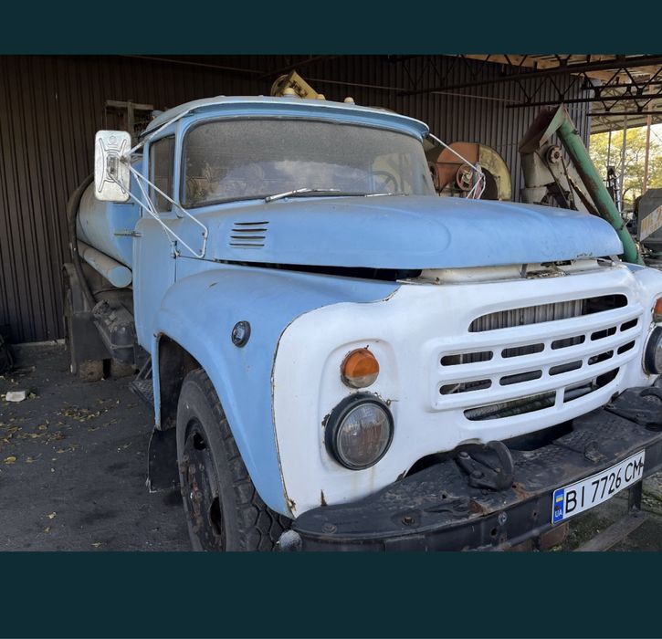 Зіл бензовоз паливоцистерна