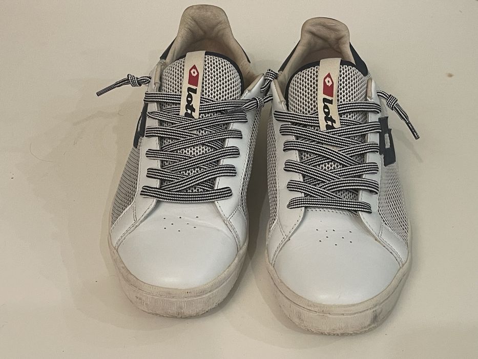 Tenis marca Lotto em pele genuina