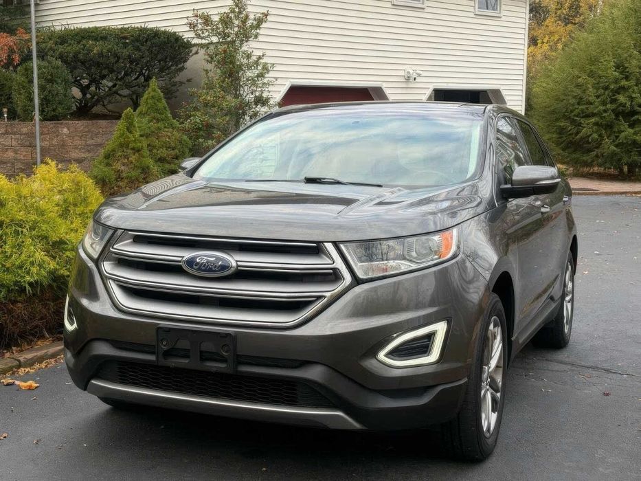 Ford Edge Titanium      2017