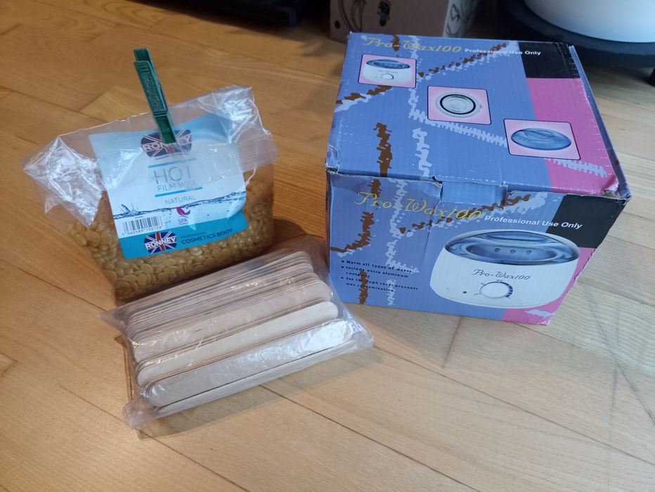 Podgrzewacz do wosku, wosk, szpatułki