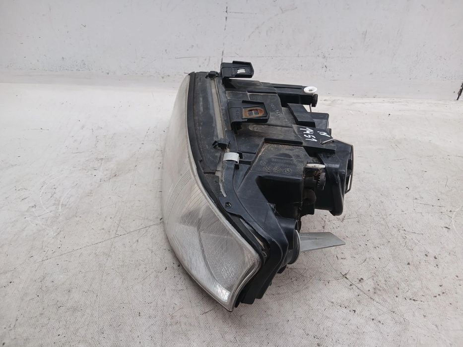 Ótica / farol esquerda AUDI A6 Avant (4B5, C5)