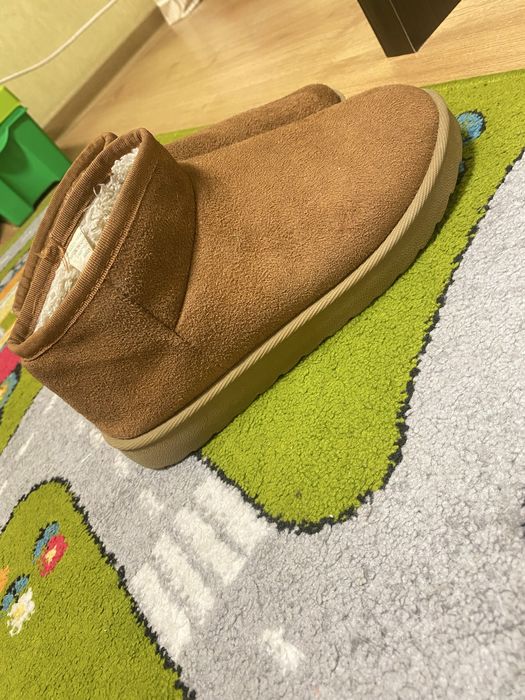 Продам короткі угги