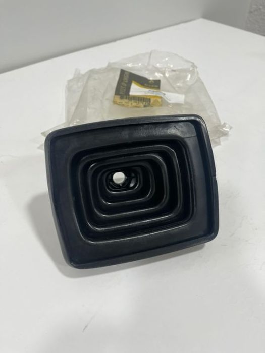 Fole Mudanças Renault Super 5 Express Novo Original 7700676238