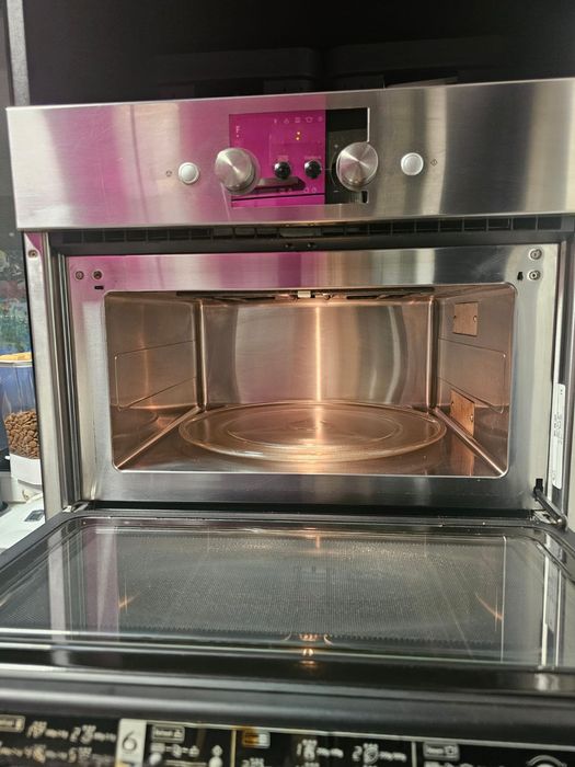 Mikrofala whirlpool stan bdb do szafki 60 cm szer i wys. 46cm