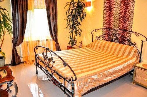 #273 Великий будинок для компаній подобово