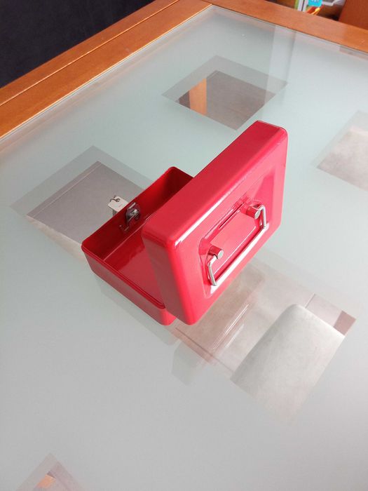 Cofre com fechadura e chave como novo