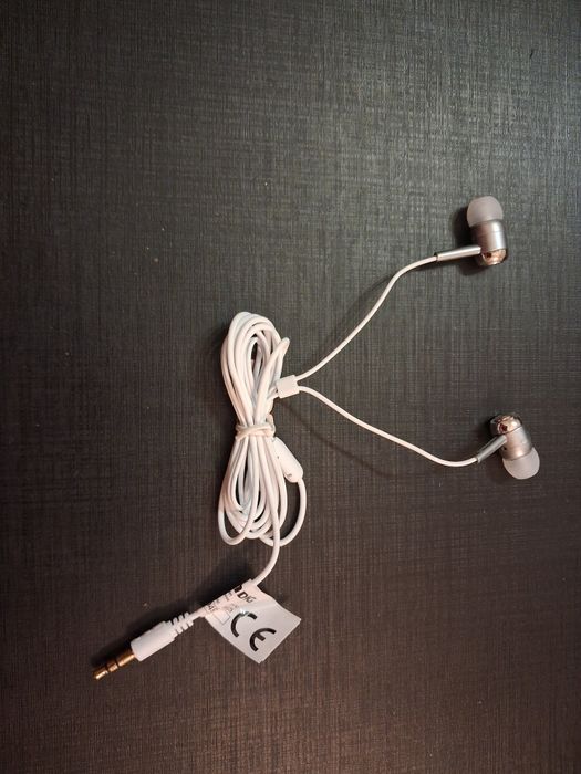 Nowe słuchawki przewodowe