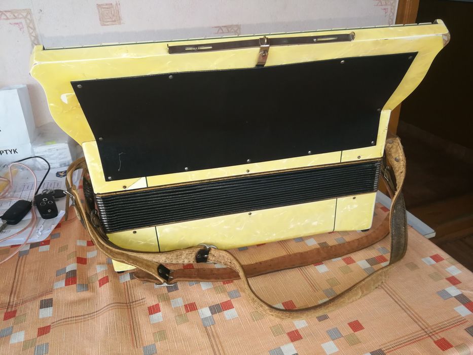 Akordeon Hohner tango IV, 120 basów 4 chóry