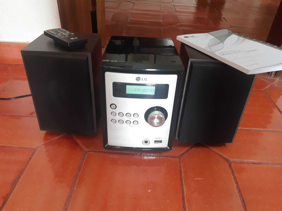 Aparelhagem LG Micro Hi-fi c/rádio+leitor usb e cd's+2 Colunas+comando