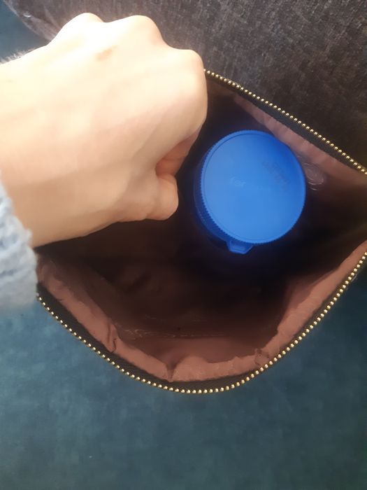 Czarna kopertówka damska pikowana Barbara lśniąca 20 cm