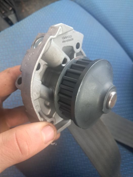 Bonba de agua de fiat uno