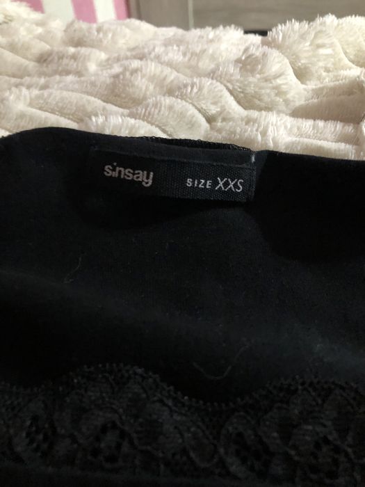 платье с кружевом