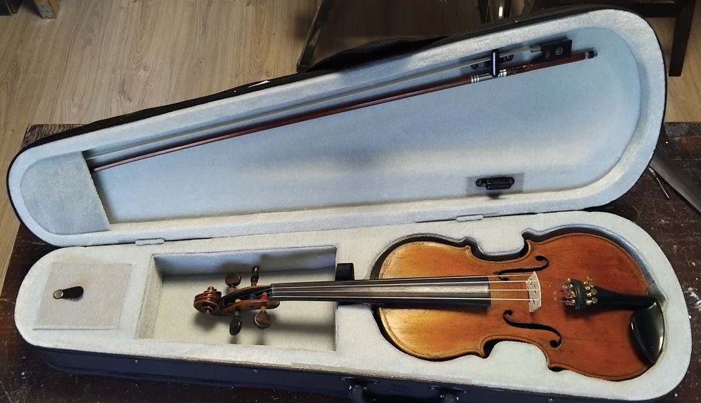 Skrzypce 3/4, wiekowe z nowym smyczkiem I futerałem