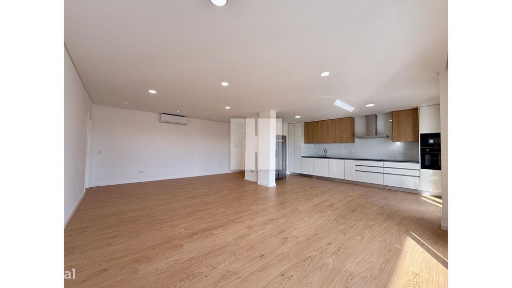 Apartamento T3 c/ Garagem Dupla
