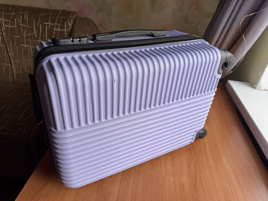 Валіза середній розмір