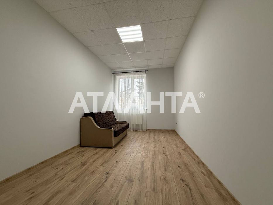 Здається в оренду простора 4-кім квартира  на вул. Руфа.