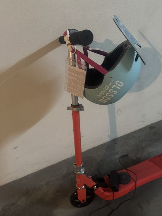 Trotinete eletrica criança com capacete