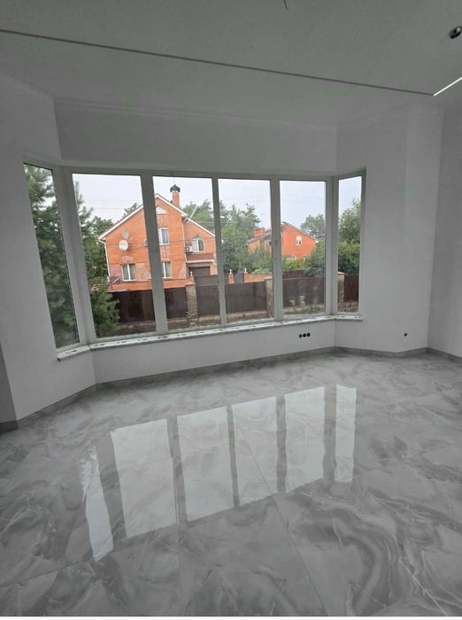Продам будинок 245 кв.м 2 поверхи, підвал Святошинський район