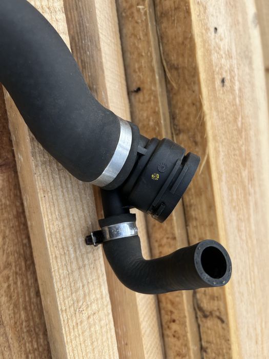 Нижній Патрубок Радіатора БМВ Е46 320d M47N Рестайлинг Шланг Тосола