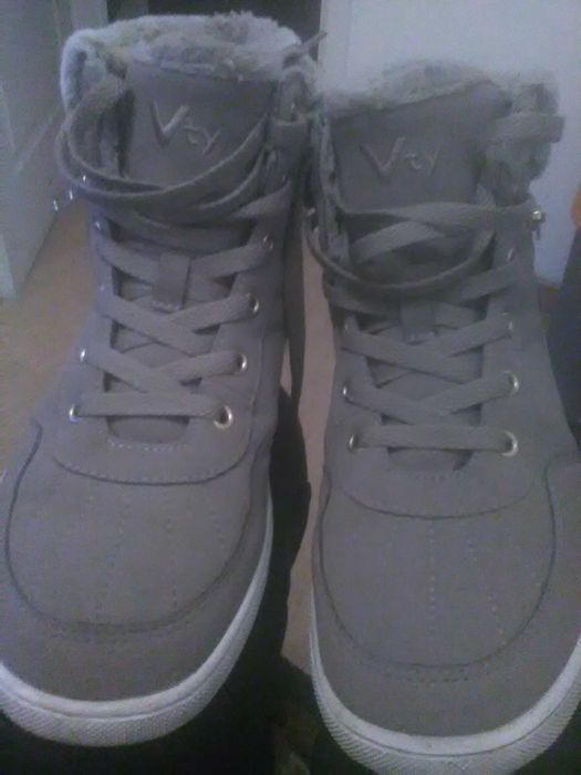 Buty damskie zimowe z korzuchem w srodku rozm 40