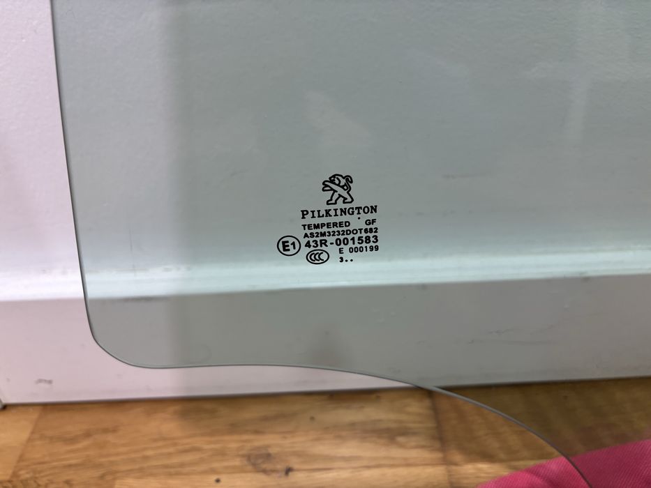 2 Vidros porta traseira direita e esquerda Peugeot 208 I 2014