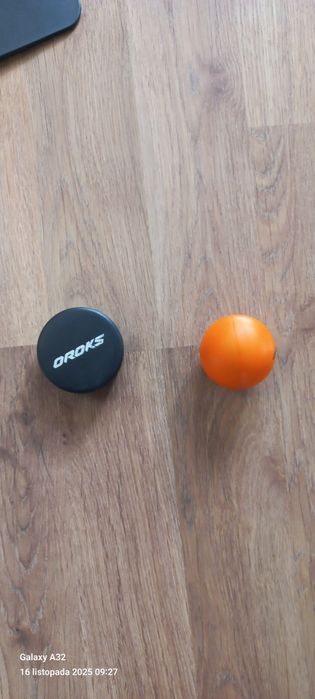 Dwa kije do hokeja piłka oraz krążek dla dziecka