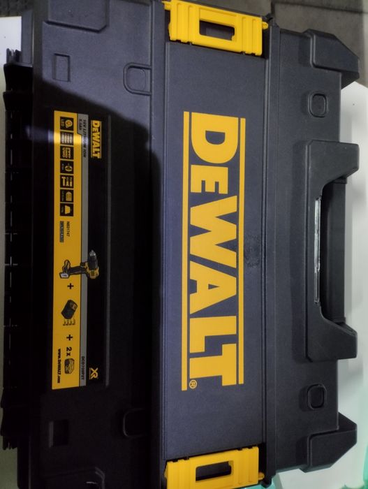 Caixa de ferramentas DeEALT