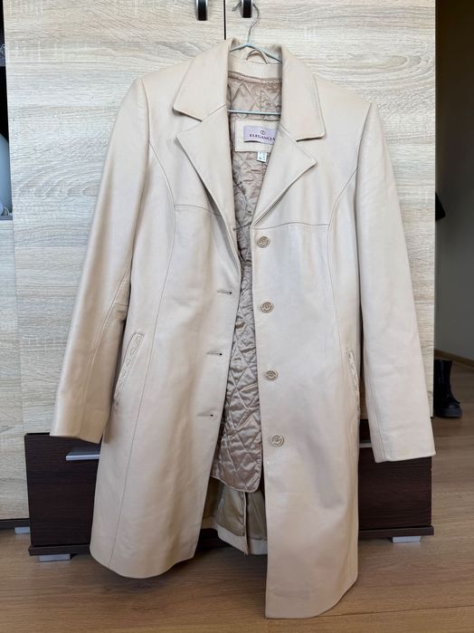 Skórzany płaszcz firmy Elegancja