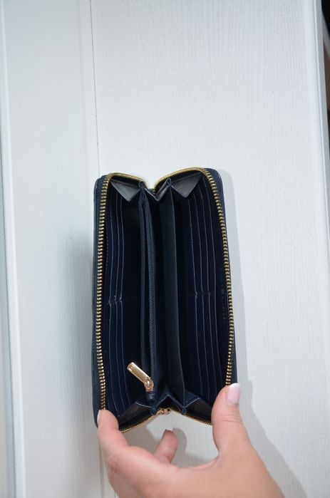 Granatowy duży  portfel Tommy Hilfiger