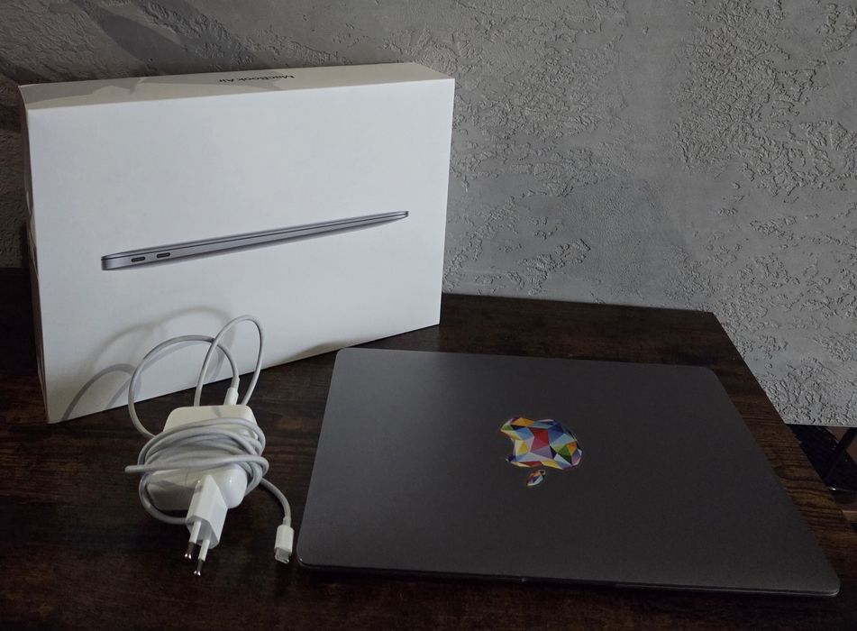 MacBook Air M1 13" 256 GB Srebrny Batria 86% Idealny Stan
