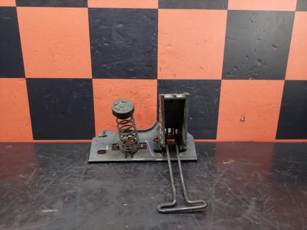 Fechadura / fecho capot NISSAN NV400