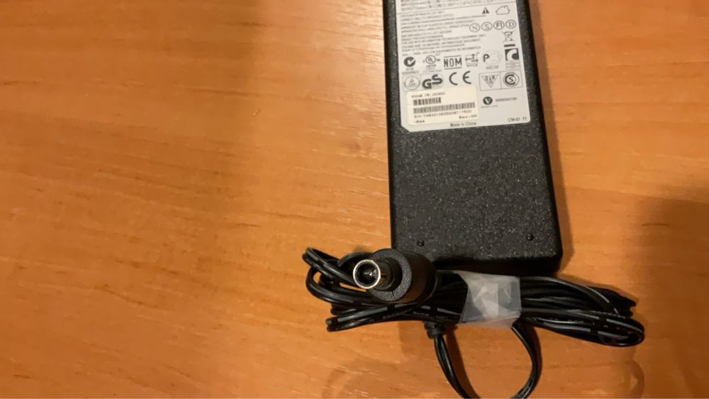 Зарядний пристрій 12v, 19v, 20v, 24v, 32v, 36v
