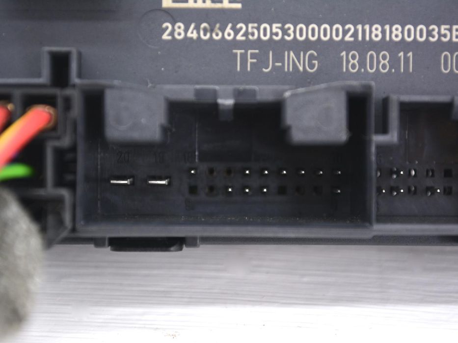 Блок управління дверей передній лівий SKODA YETI 2009-2013 7N0959793D