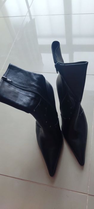 Botas pretas em pele nunca usadas