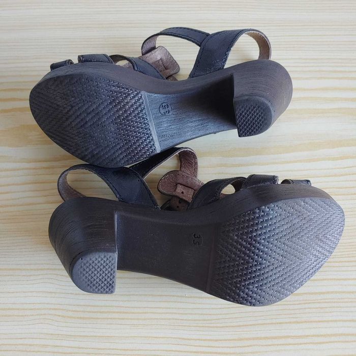 Sandálias pretas em pele Nr 35 - em Bom estado