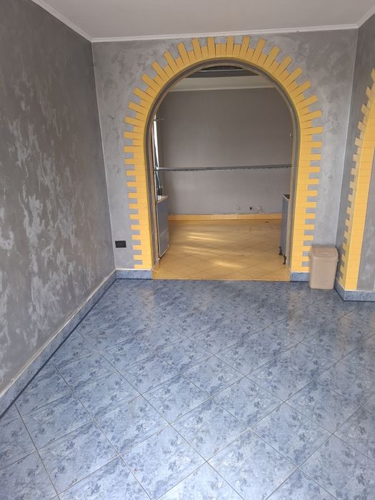 Площадка  і приміщення 60 м²