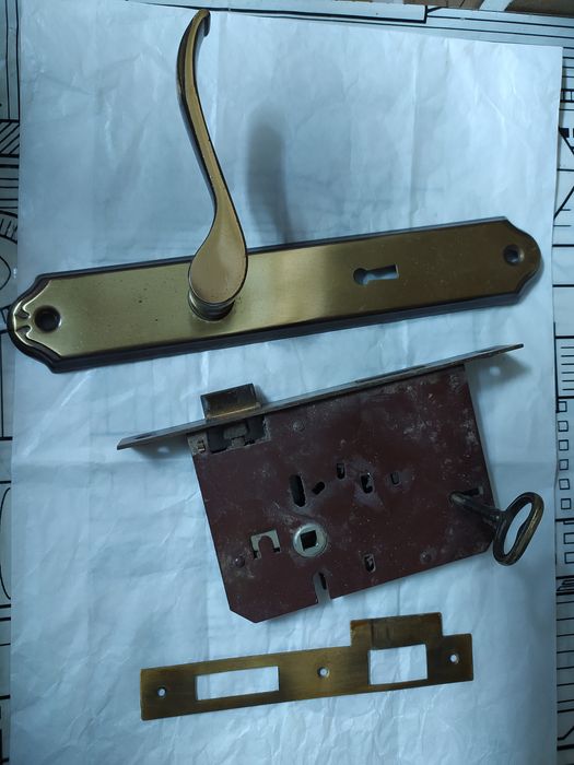 Fechaduras completas com chave em metal