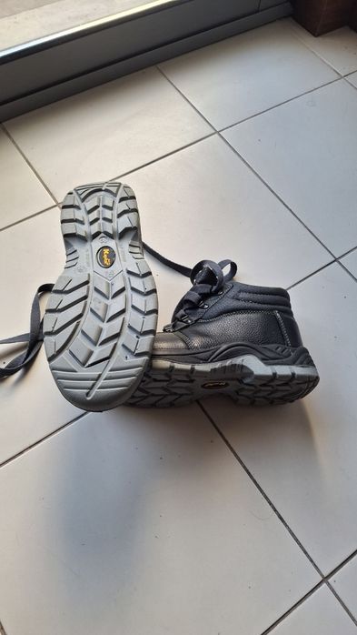 Vendo esta botas biqueira de aço