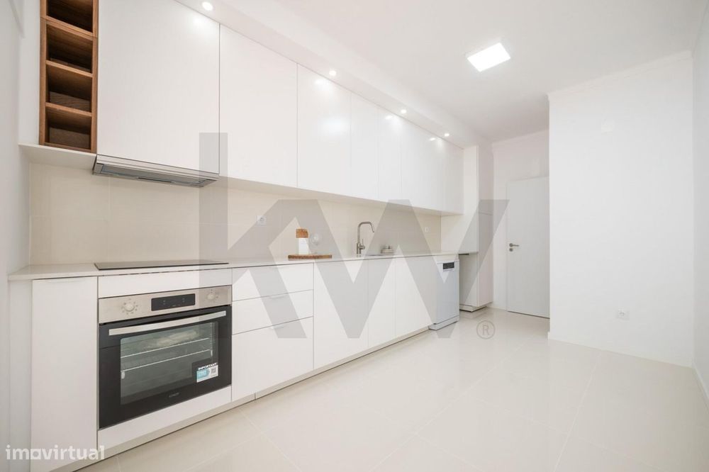 Apartamento T2 Totalmente Remodelado com Terraço Exclusivo de 200m2 em — Santo António dos Olivais, Coimbra