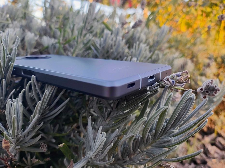 Противоударный смартфон Sharp R8 (2sim,IP68,6.4"240Гц,Snap8Gen2,4570ма