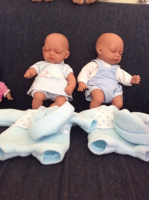 Nenucos e bonecas de brincar