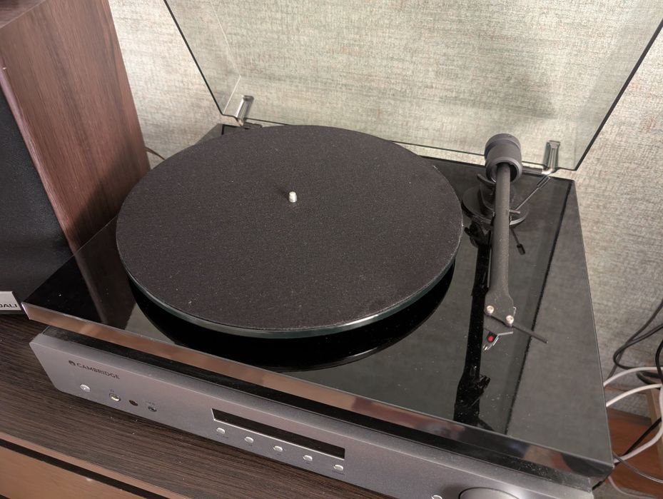 Вініловий програвач Pro-Ject T1 OM5e
